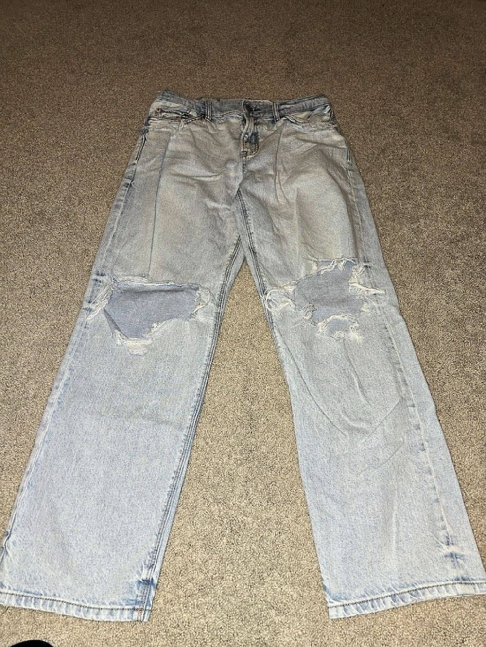 American Eagle Strigid Ripped Straight Jeans Distressed Straight Leg Jeans in